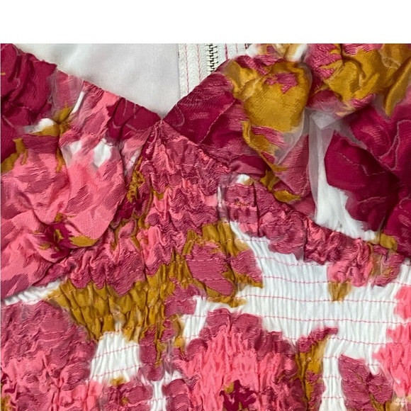 • Juliette Crop Top • Pink Brocade -• - Picture 9 of 9